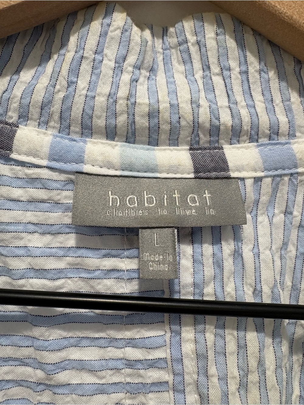 Habitat Women’s Button Front Crinkle Knit Top - Picture 5 of 6
